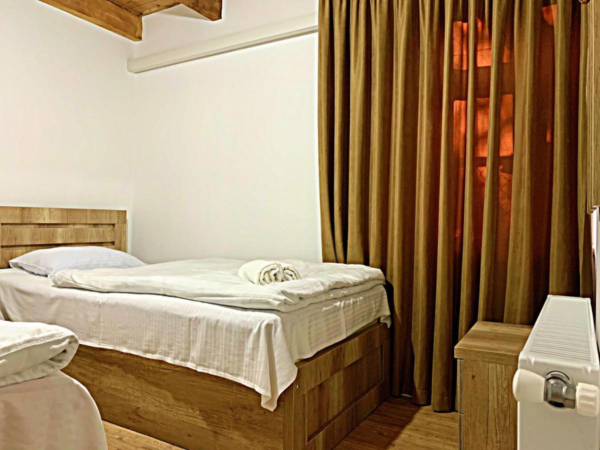 Old City Hotel Koetaisi Buitenkant foto